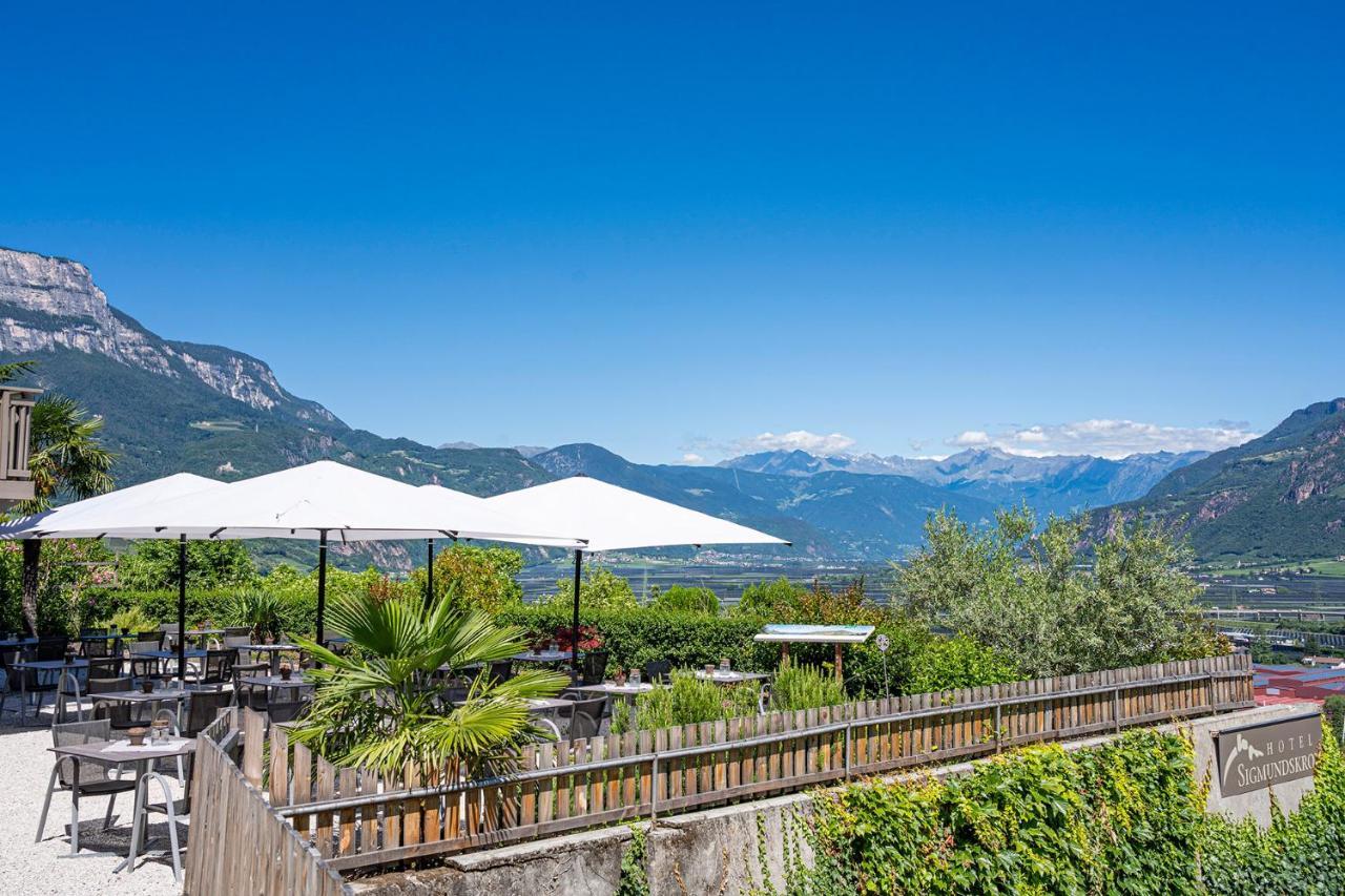 Hotel Sigmundskron Appiano Sulla Strada Del Vino Bagian luar foto