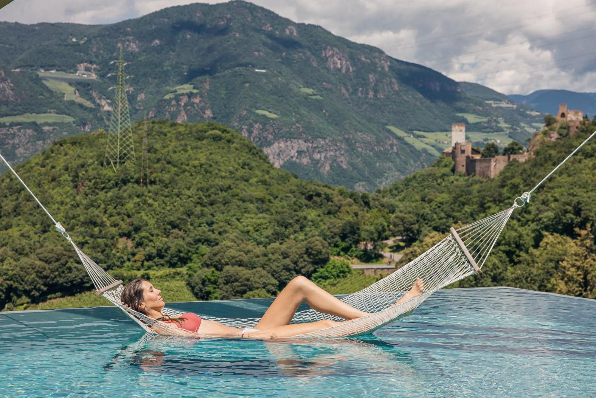 Hotel Sigmundskron Appiano Sulla Strada Del Vino Bagian luar foto