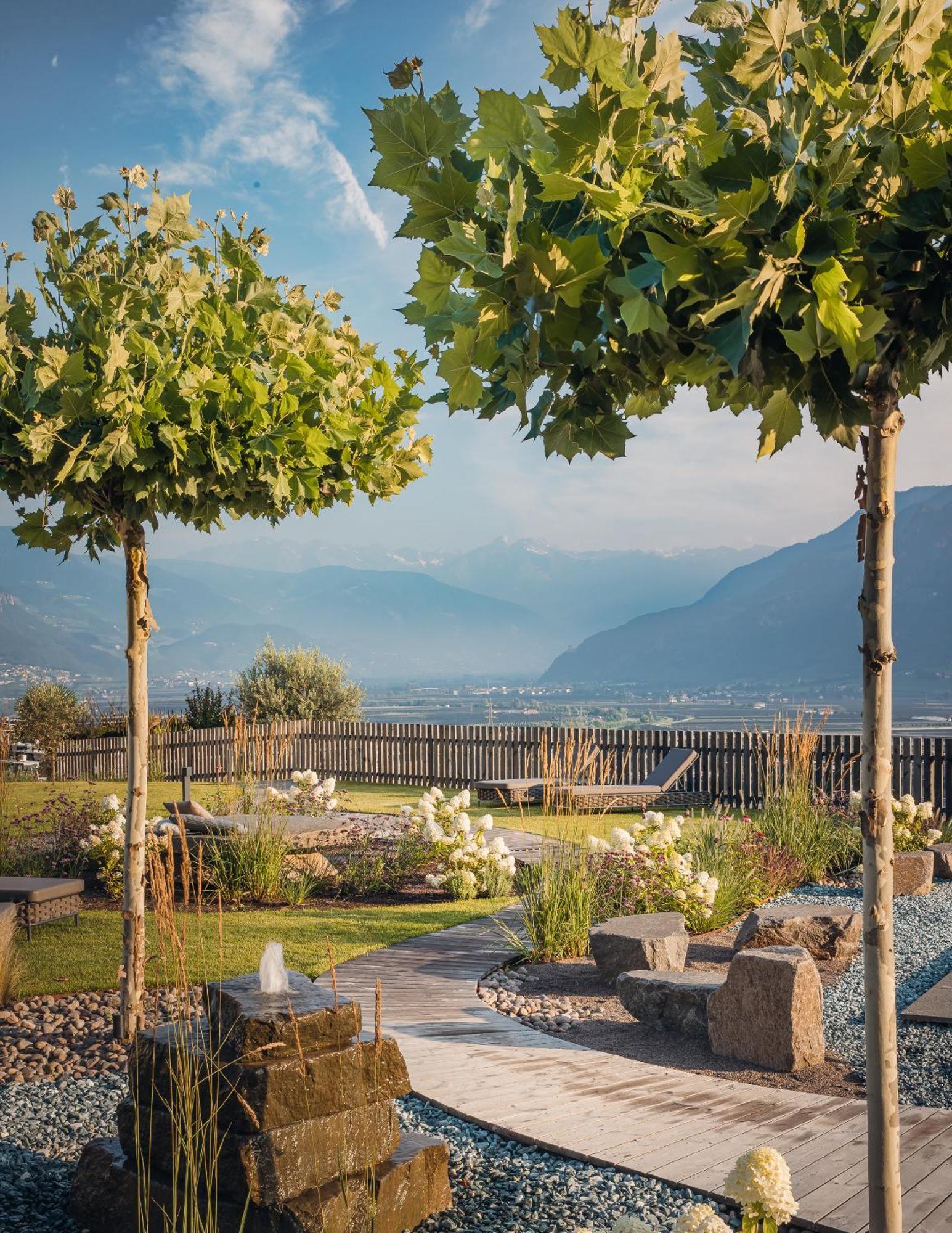 Hotel Sigmundskron Appiano Sulla Strada Del Vino Bagian luar foto